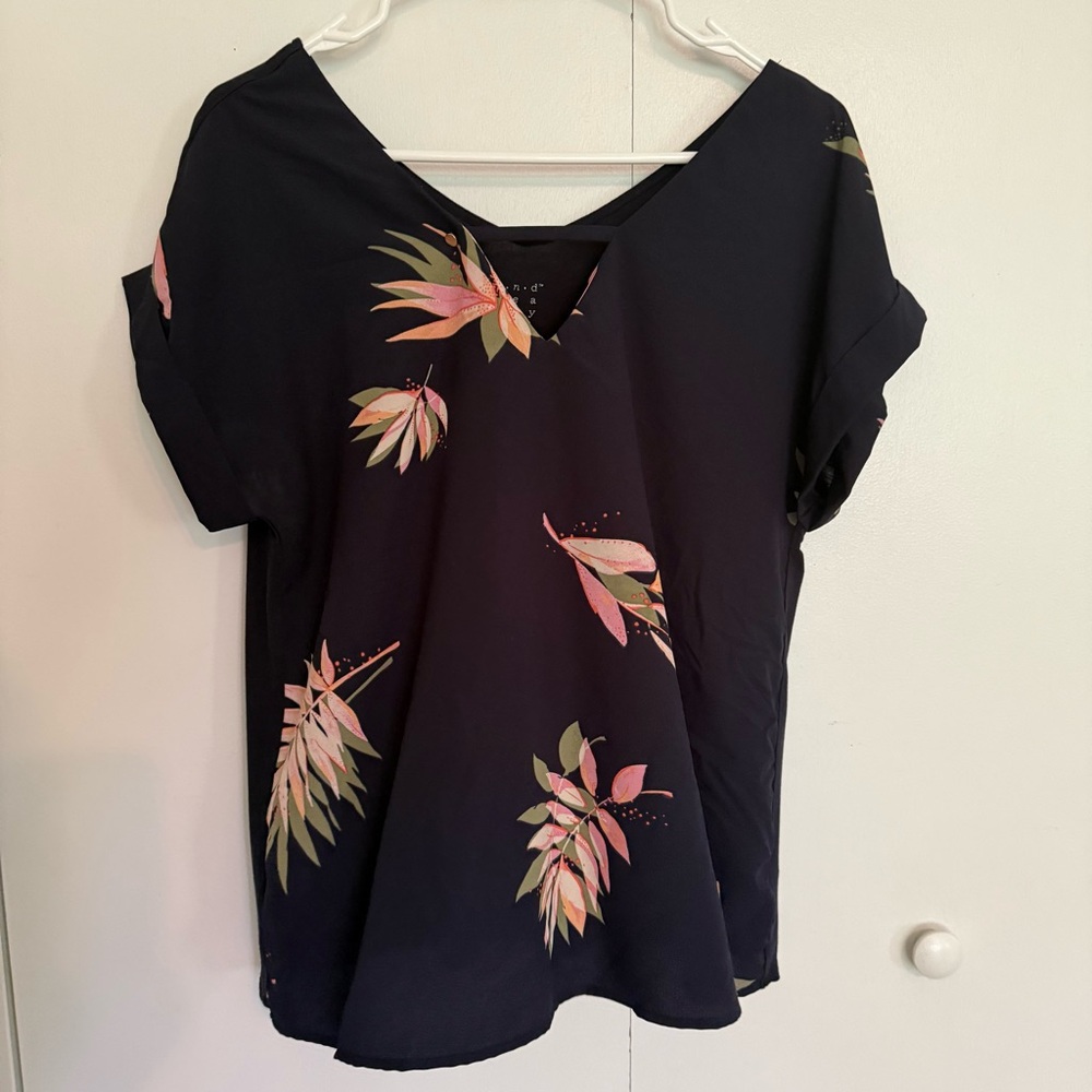 a new day Navy Floral Leaf Print V-Neck Top Women’s Medium